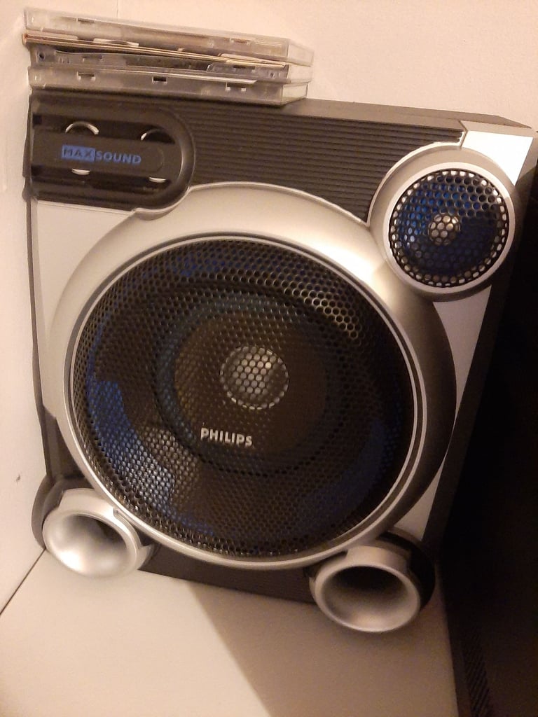 Phillips mp3 3cd changer hifi system