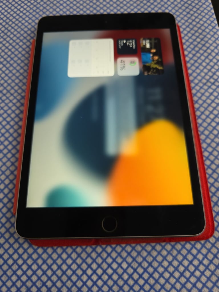 Apple ipad mini4. 128GB wifi plus cellular 