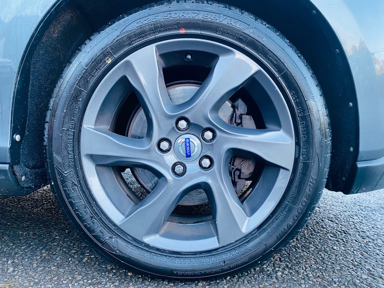 2013 Volvo V40 Cross Country 1.6 D2 Lux Nav Hatchback 5dr Diesel Manual Euro 5