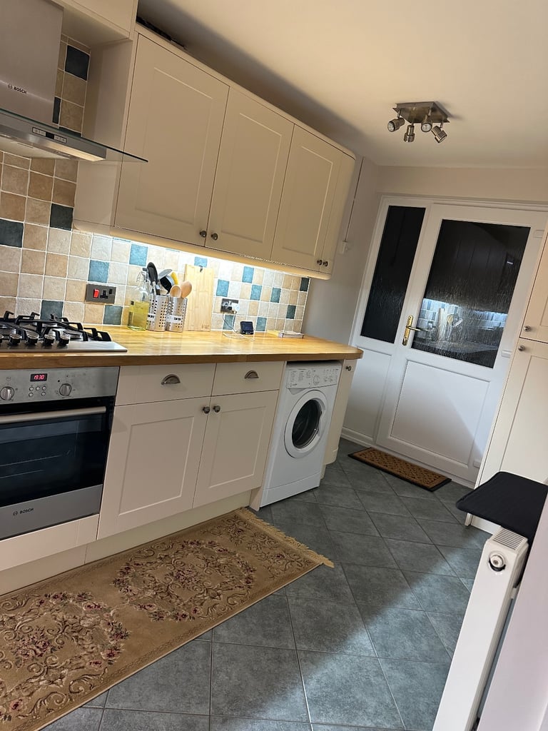 Double room for rent £900