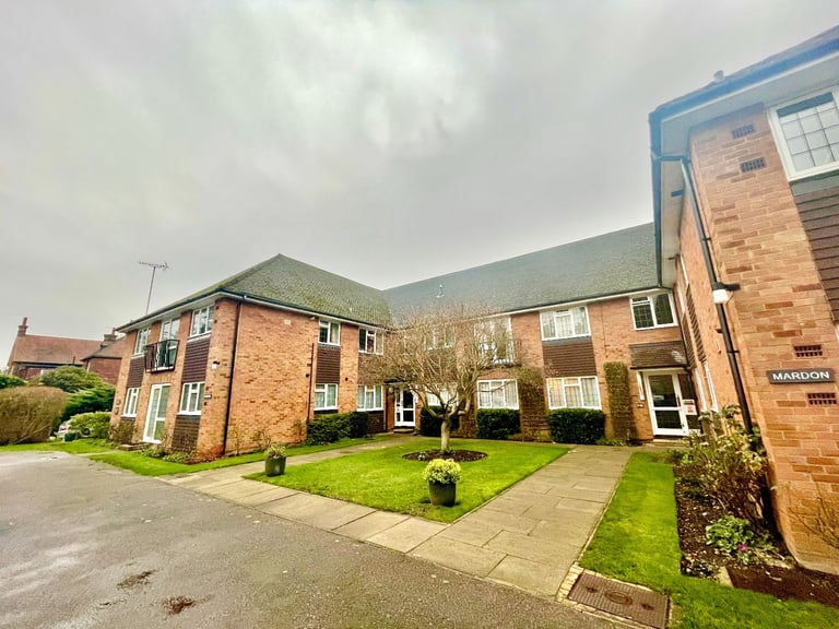 For Rent Spacious Ground-Floor Apartment – Westfield Park, Hatch End