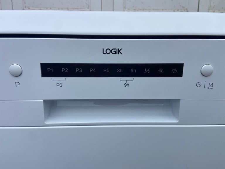 LOGIK Full-Size Dishwasher 12 place settings. Like a new. I'm happy to deliver in Bristol for free.