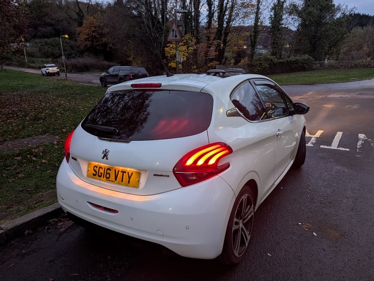 Peugeot, 208, Hatchback, 2016, Manual, 1199 (cc), 3 doors