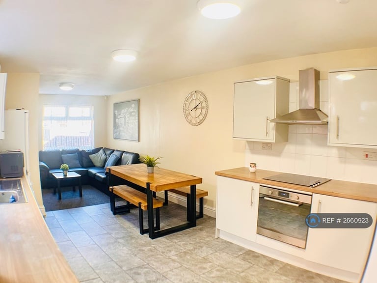 6 bedroom house in Lidderdale Road, Liverpool, L15 (6 bed) (#2660923)