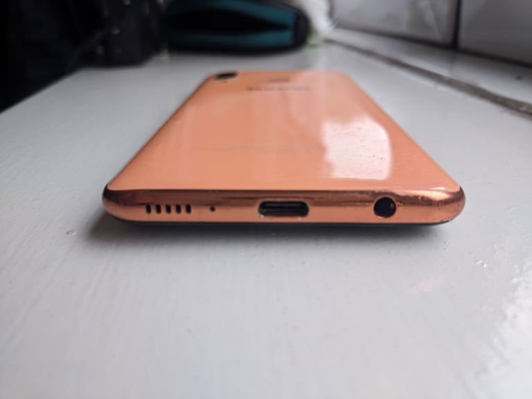 Samsung A40 A405FN/DS Coral Unlocked for PARTS ONLY !!!