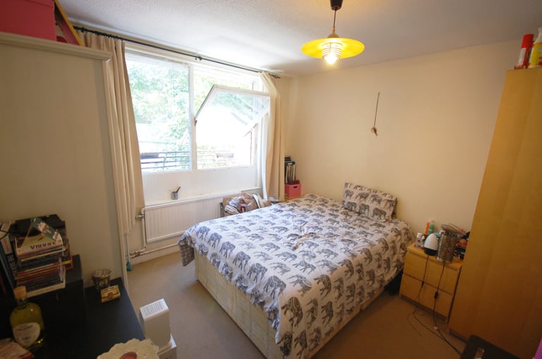Huge double room close to Wimbledon with good storage, bills incl