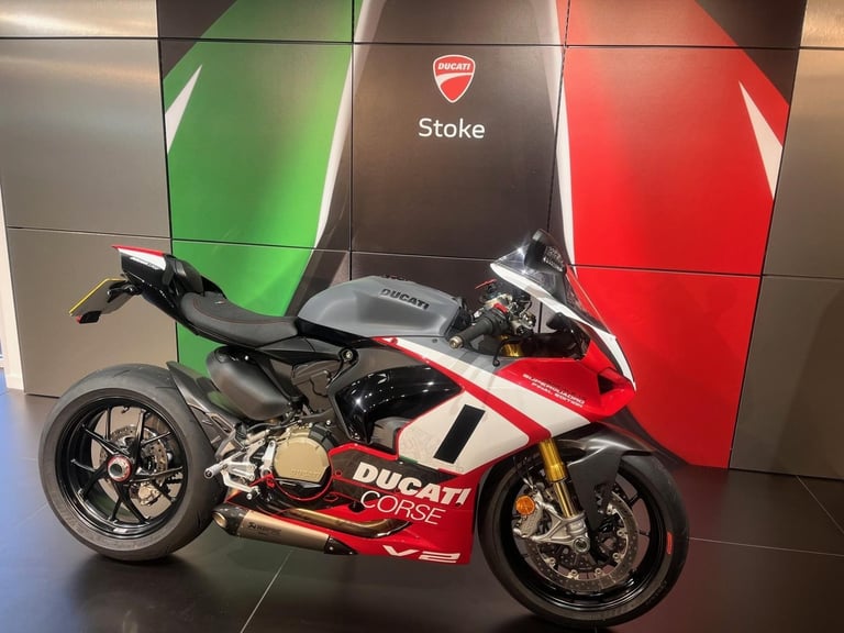 DUCATI PANIGALE V2 SUPERQUADRO FINAL EDITION HUGE BUILD SPEC !!
