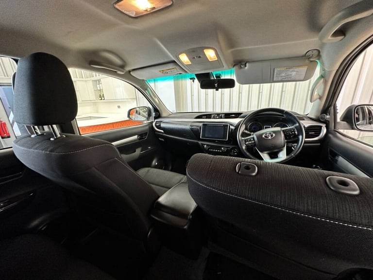 2020 Toyota Hilux 2.4 INVINCIBLE 4WD D-4D DCB 147 BHP DOUBLE CAB PICK-UP Diesel Manual