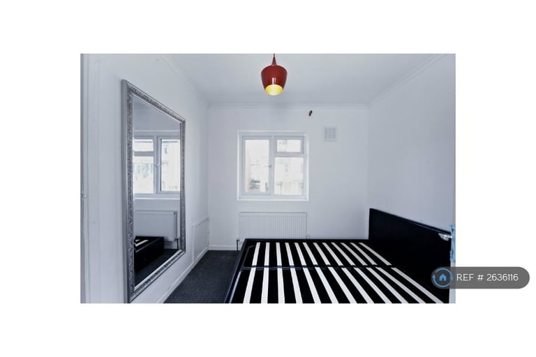 4 bedroom house in Sandmere Road, London, SW4 (4 bed) (#2636116)