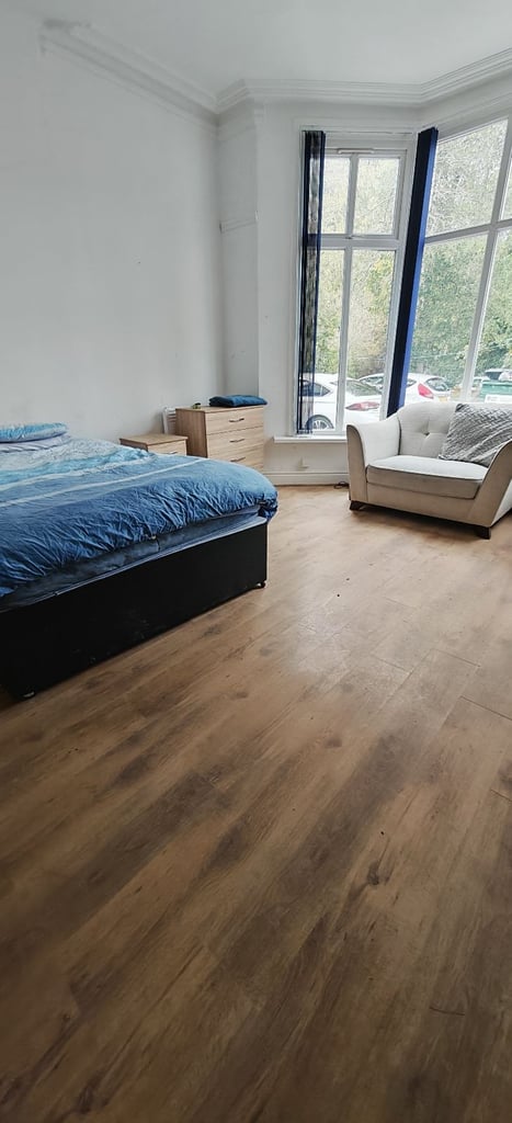 Flats Available. Are you on Benefits. U.C Welcome over 35's