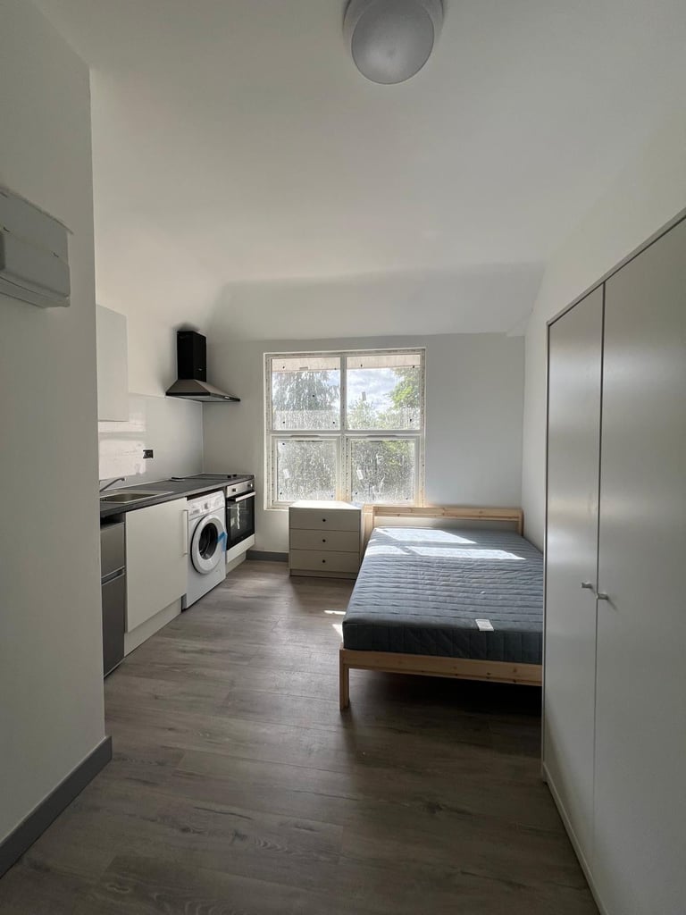 Studio flat in Harrow HA3 5EU