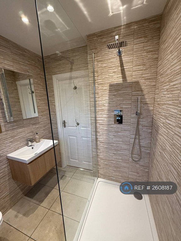 2 bedroom flat in Argyle Road, London, W13 (2 bed) (#2608187)