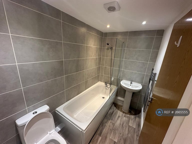 1 bedroom flat in St Georges Lodge, Stalybridge, SK15 (1 bed) (#2665555)