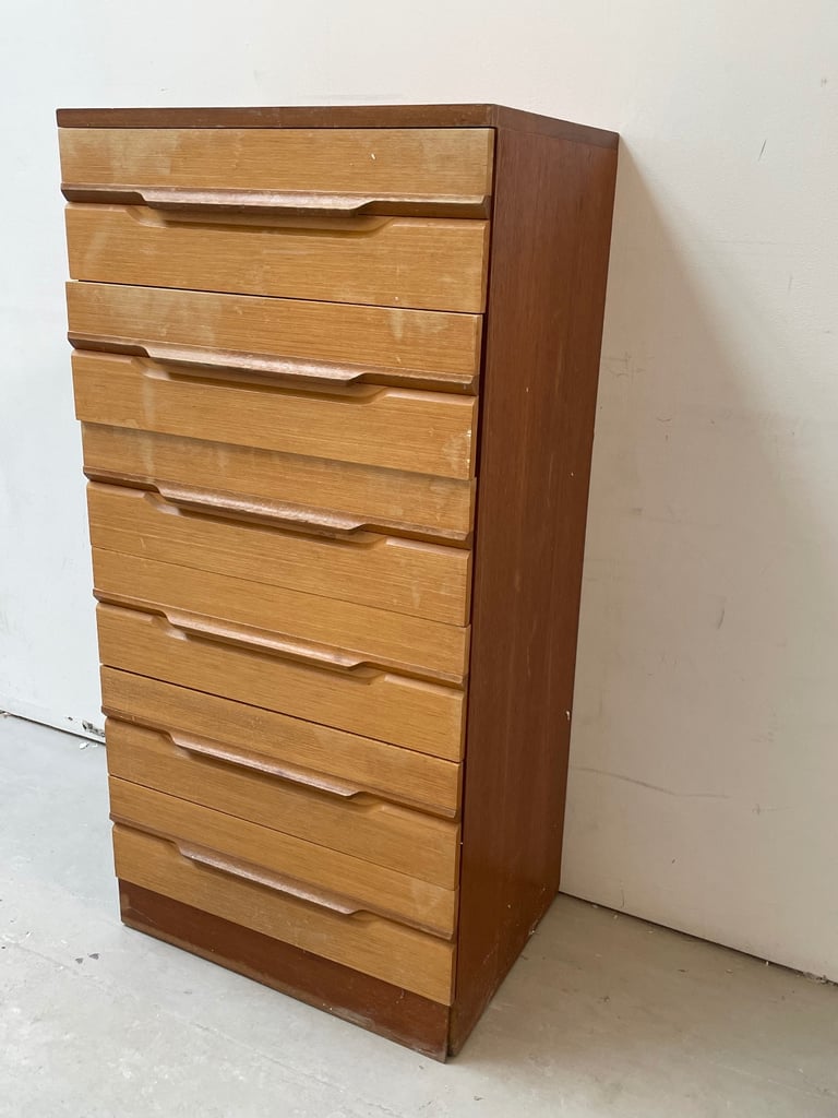 Upright chest of draws 