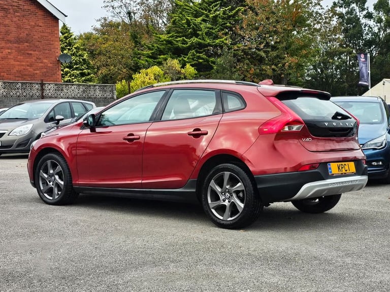 2014 Volvo V40 Cross Country 1.6 D2 Lux Nav Hatchback 5dr Diesel Powershift Euro 5 (s/s) (115 ps)...