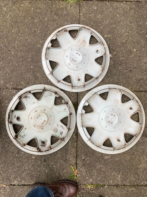 Nissan Almera wheel trims – three trims Pre-owned part no 40315 -   AV610