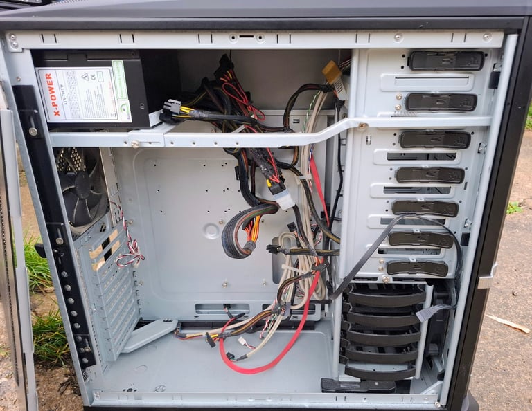 Mesh Full Tower PC Case with 700w PCI-E X-Power PSU