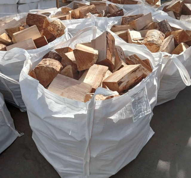 BULK BAG KILN DRY HARDWOOD LOGS £125 EACH FIREWOOD TIMBER READY TO BURN MALPAS