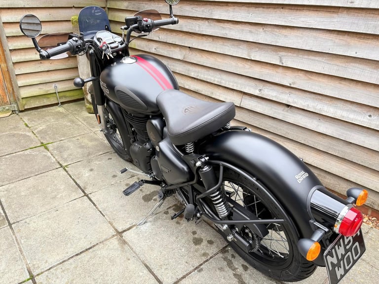 2023 / 23 Royal Enfield CLASSIC 350 £3500 Black 201 miles.