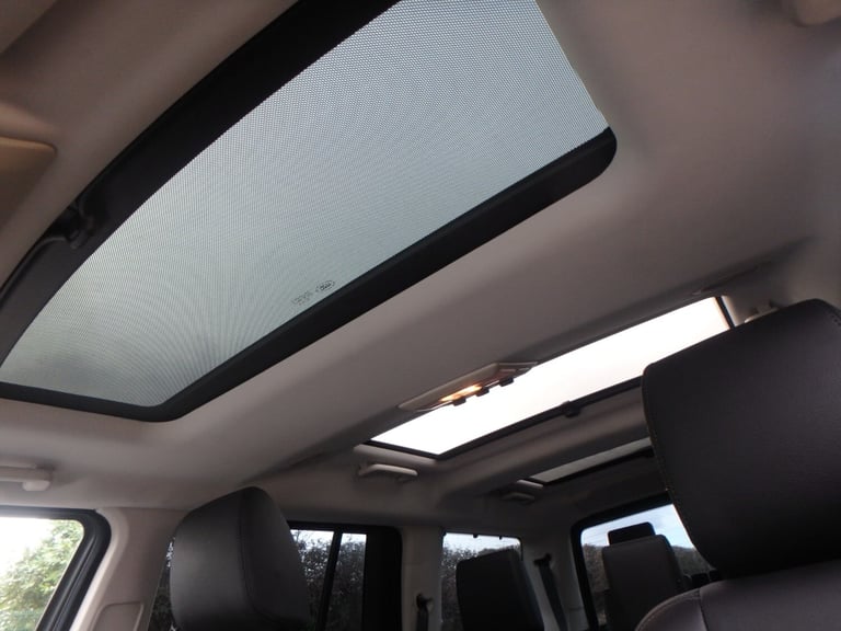 2011 Land Rover Discovery 4  5.0 V8 Petrol Automatic ... 7 Seater 4x4 Petrol Automatic