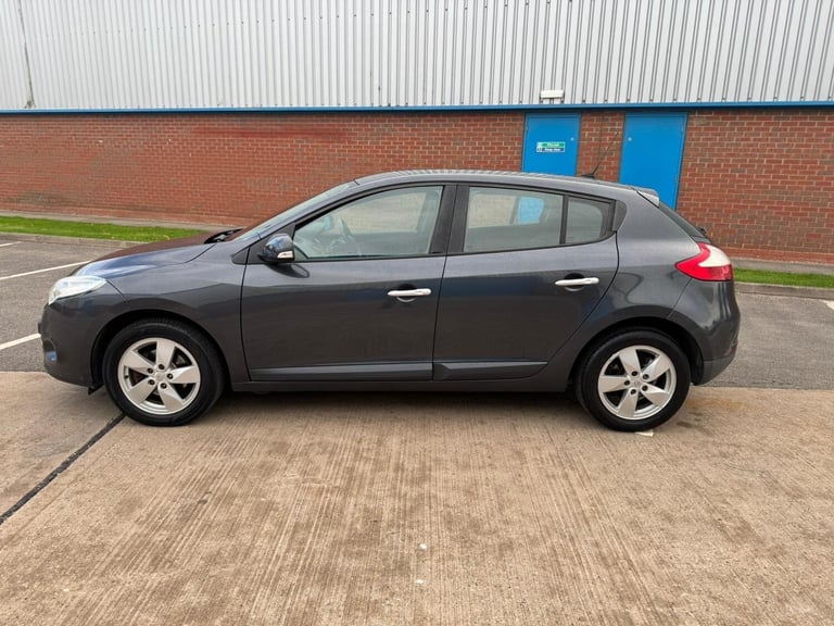2011 Renault Megane 1.6 16V Dynamique TomTom Euro 5 5dr HATCHBACK Petrol Manual