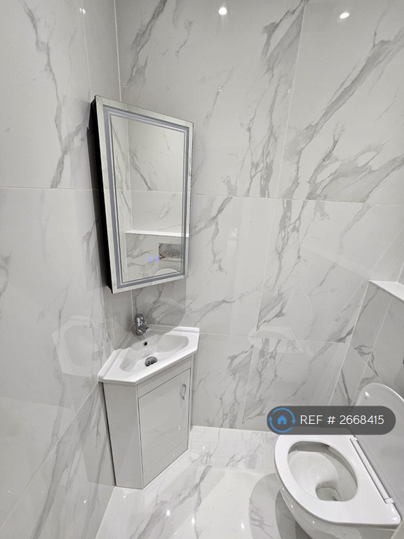 1 bedroom flat in Chatsworth Road, London, NW2 (1 bed) (#2668415)