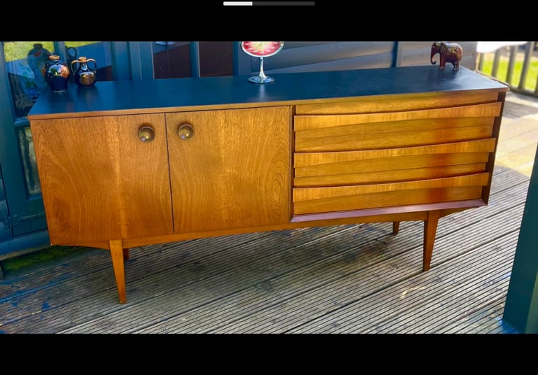 A REAL STAND OUT PIECE OF MID CENTURY FURNITURE 
