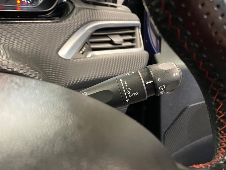 PEUGEOT 208 1.2 PureTech GT Line 2015