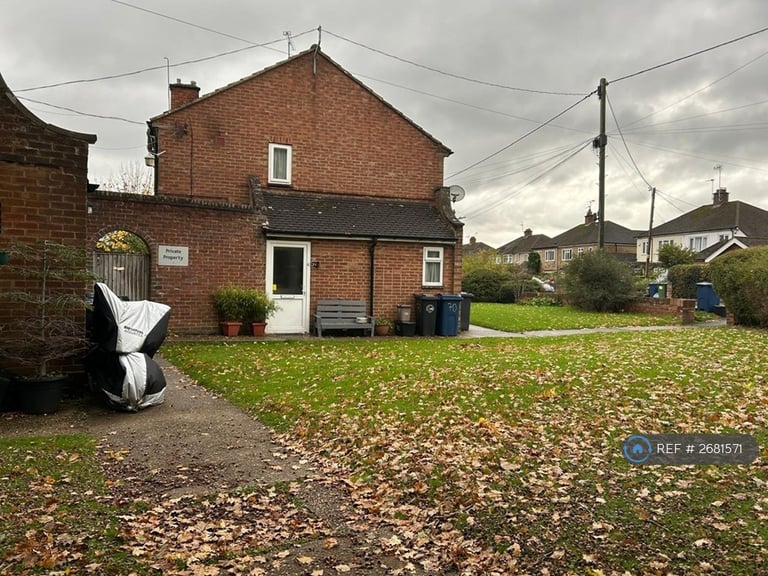 2 bedroom flat in Plantation Road, Amersham, HP6 (2 bed) (#2681571)