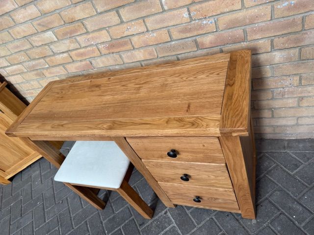 BRAND NEW EX-DISPLAY OAK FURNITURE - CLOSING DOWN SALE 