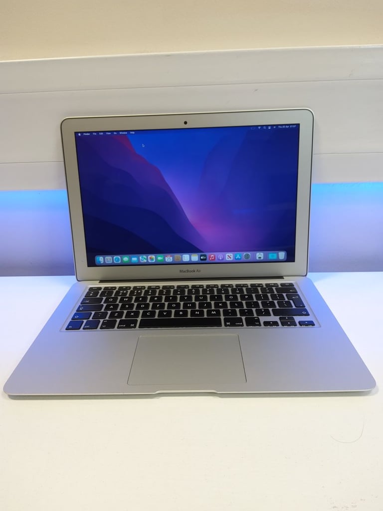 **APPLE MACBOOK AIR 13.3 INCH - 1.6GHZ I5 - 128GB SSD - 8GB RAM -MJVM2B/A 2015**