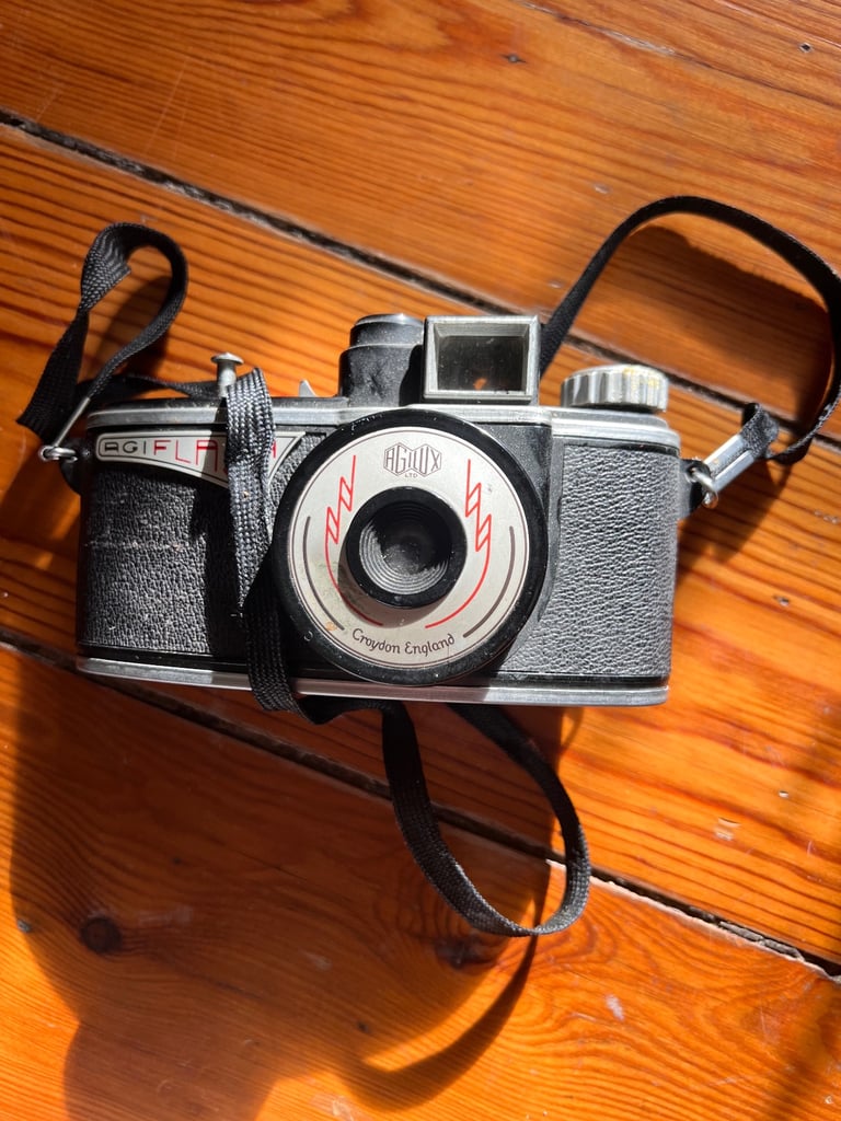 Vintage Cameras – Conway Box Camera & Agilux Agiflash (Made in England)