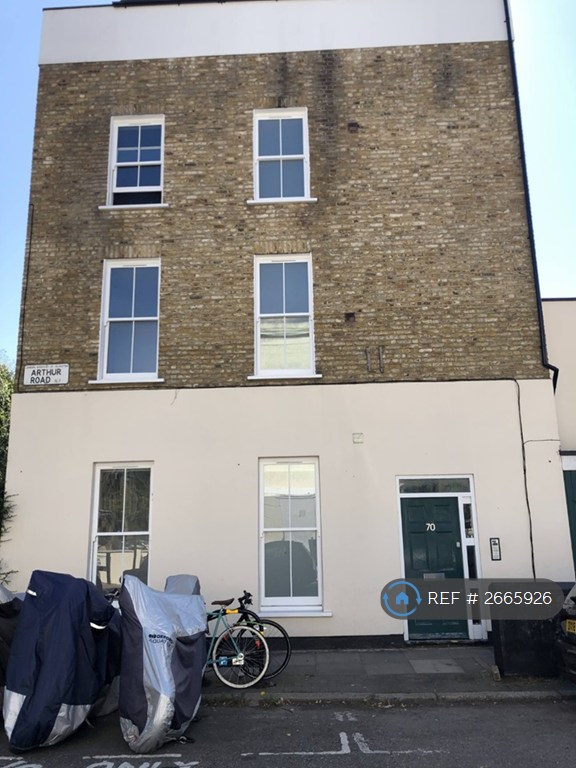 2 bedroom flat in Arthur Road, London, N7 (2 bed) (#2665926)