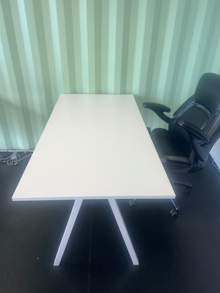 IKEA computer desk / gaming desk 