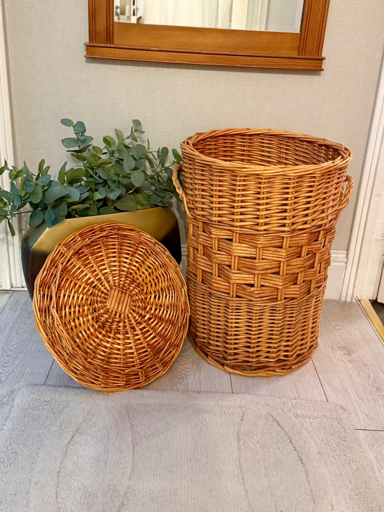 Wicker laundry basket with handles & lid