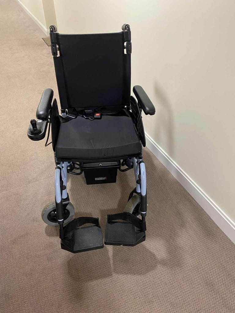 Electric wheelchair used but in very good condition 