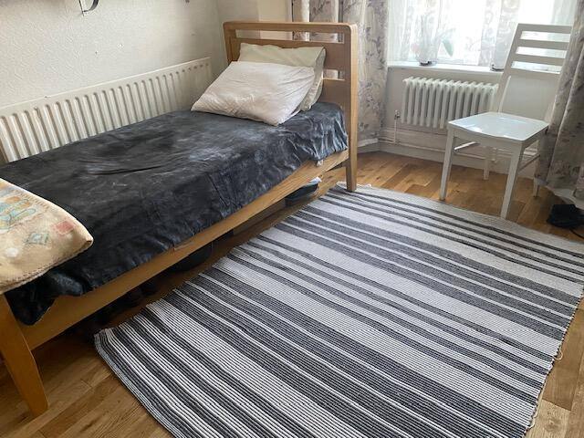 Bright Furnished Double Room in Abbey Wood.