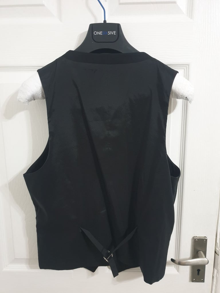 OneSix5ive Men's 3 Piece Slim Fit Suit - Black. Jacket : 38 S. Trouser : 32 S.