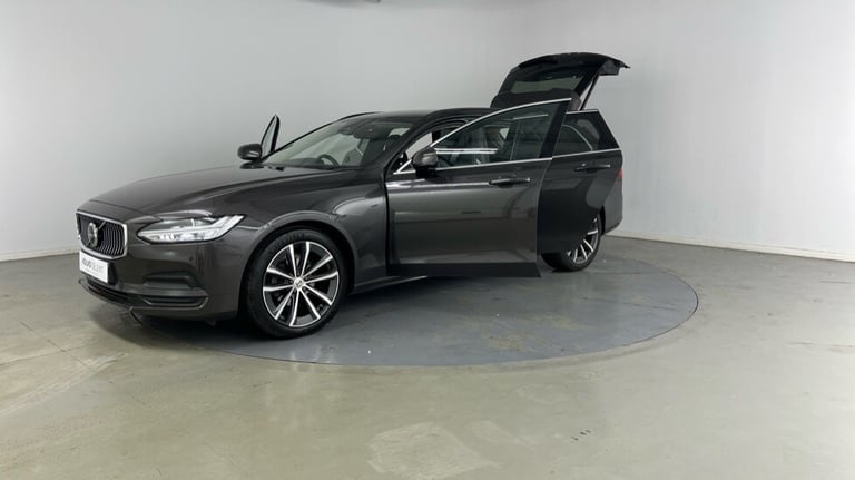 2021 Volvo V90 Momentum, B4 mild hybrid Estate Petrol Automatic
