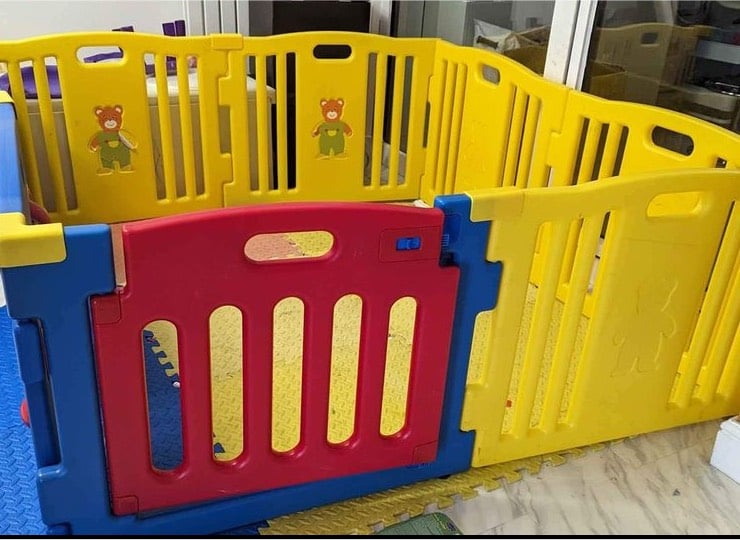 8 panel kids pen or can be used as a whelping pen for puppies