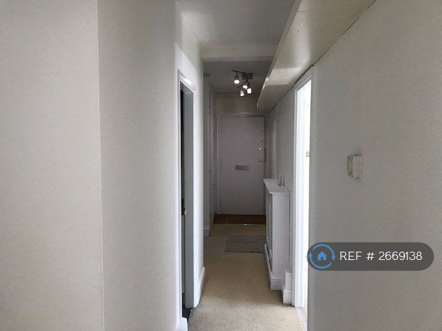 2 bedroom flat in Nunhead Lane, London, SE15 (2 bed) (#2669138)
