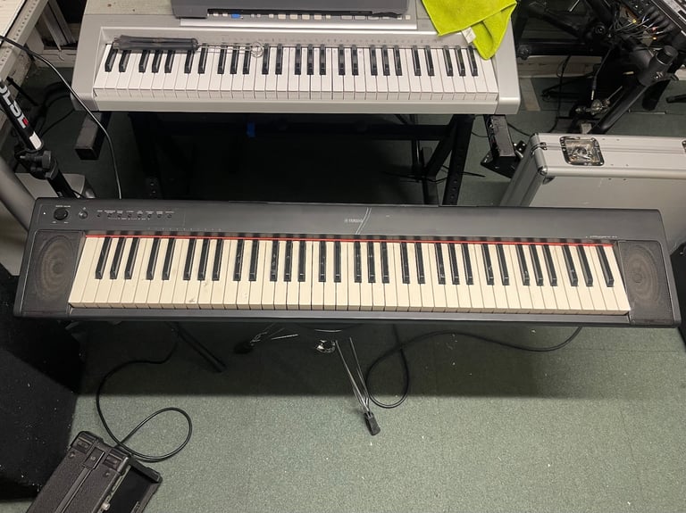 Yamaha Piaggero Np-13 Electric Electronic Digital Music Keyboard Black 61 Key