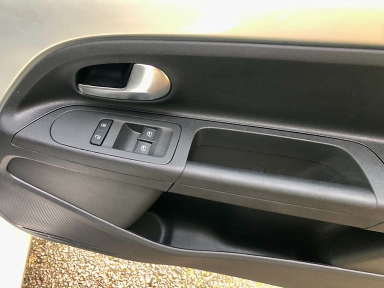 2015 SEAT Mii 1.0 12v I TECH Hatchback 3dr Petrol Manual Euro 5 (60 ps)-ONLY 7,400 MILES- Hatchba...