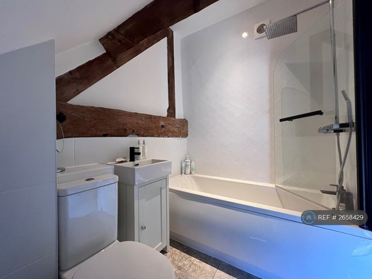 3 bedroom house in Manor Farm Court, Gaydon, Warwick, CV35 (3 bed) (#2658429)