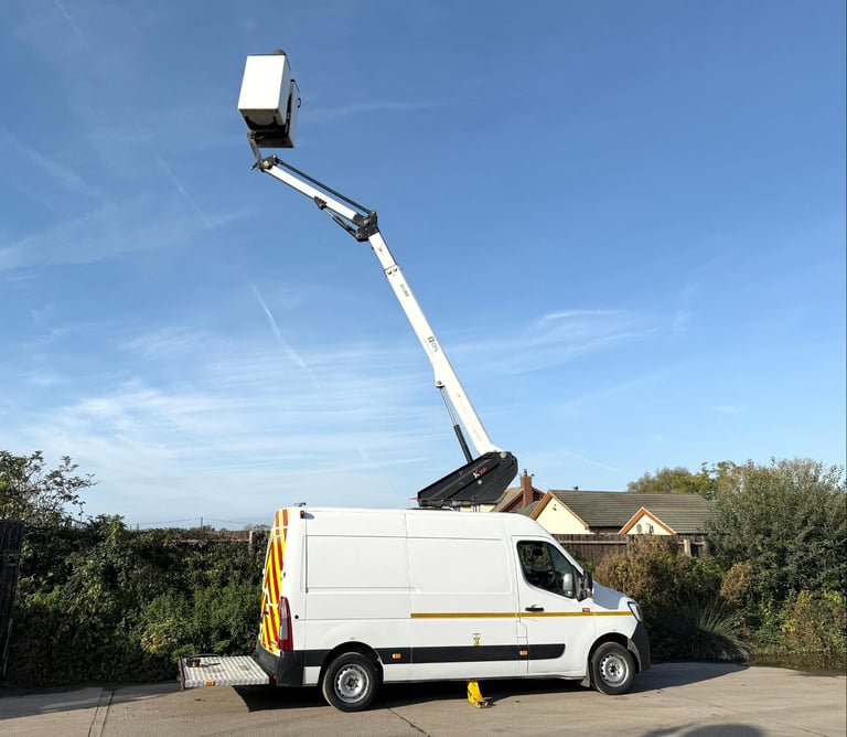 2020 RENAULT MASTER 35 KLUBB ACCESS PLATFORM EURO6 3.5T CAR LICENSE 48,000 MILES