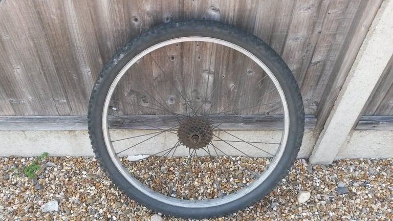 Rear 26inch wheel with 7speed cassette with inner tube and tyre
