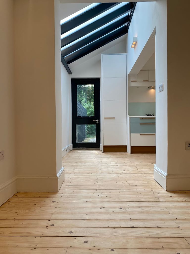 Stunning 2 Bed Garden Apartment - With Private Landlord 