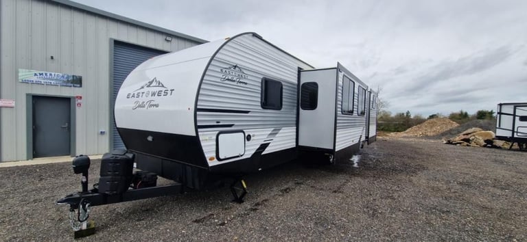 Brand New Forest River East To West Della Terra 323QB American Caravan 5th Wheel