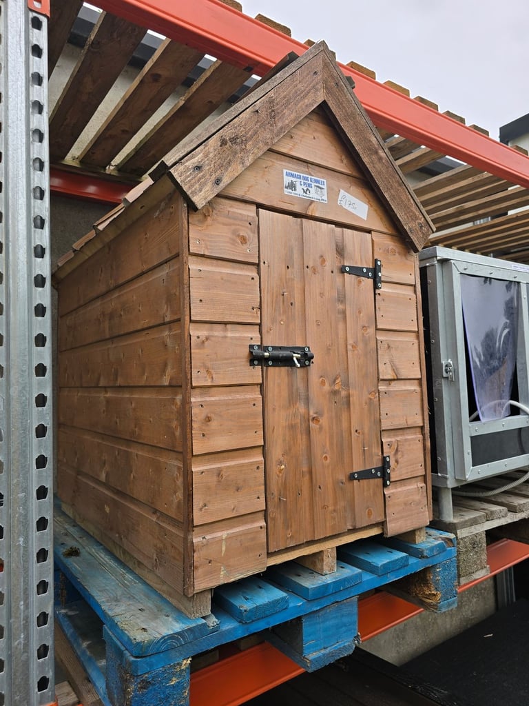 Timber dog kennels with tin roof 