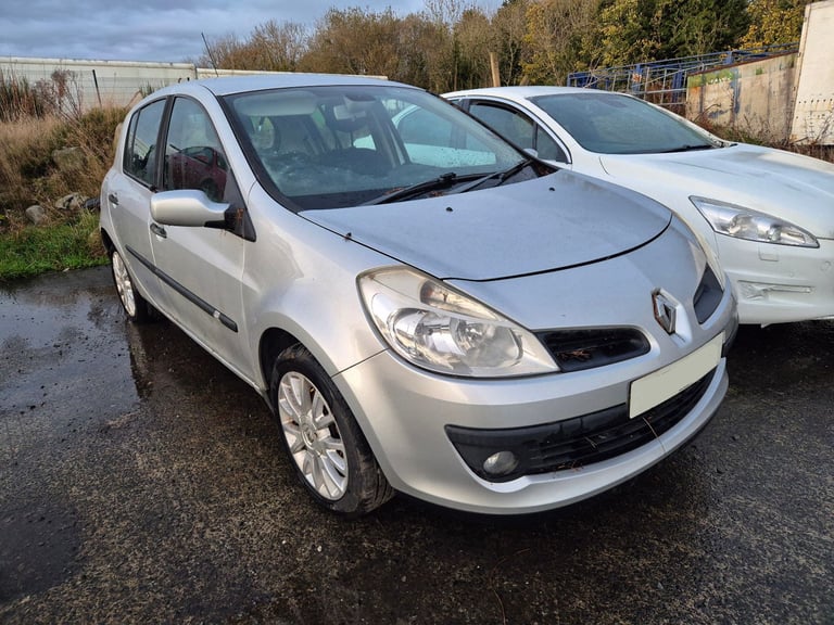 2007 Renault Clio BREAKING PARTS SPARES ONLY 